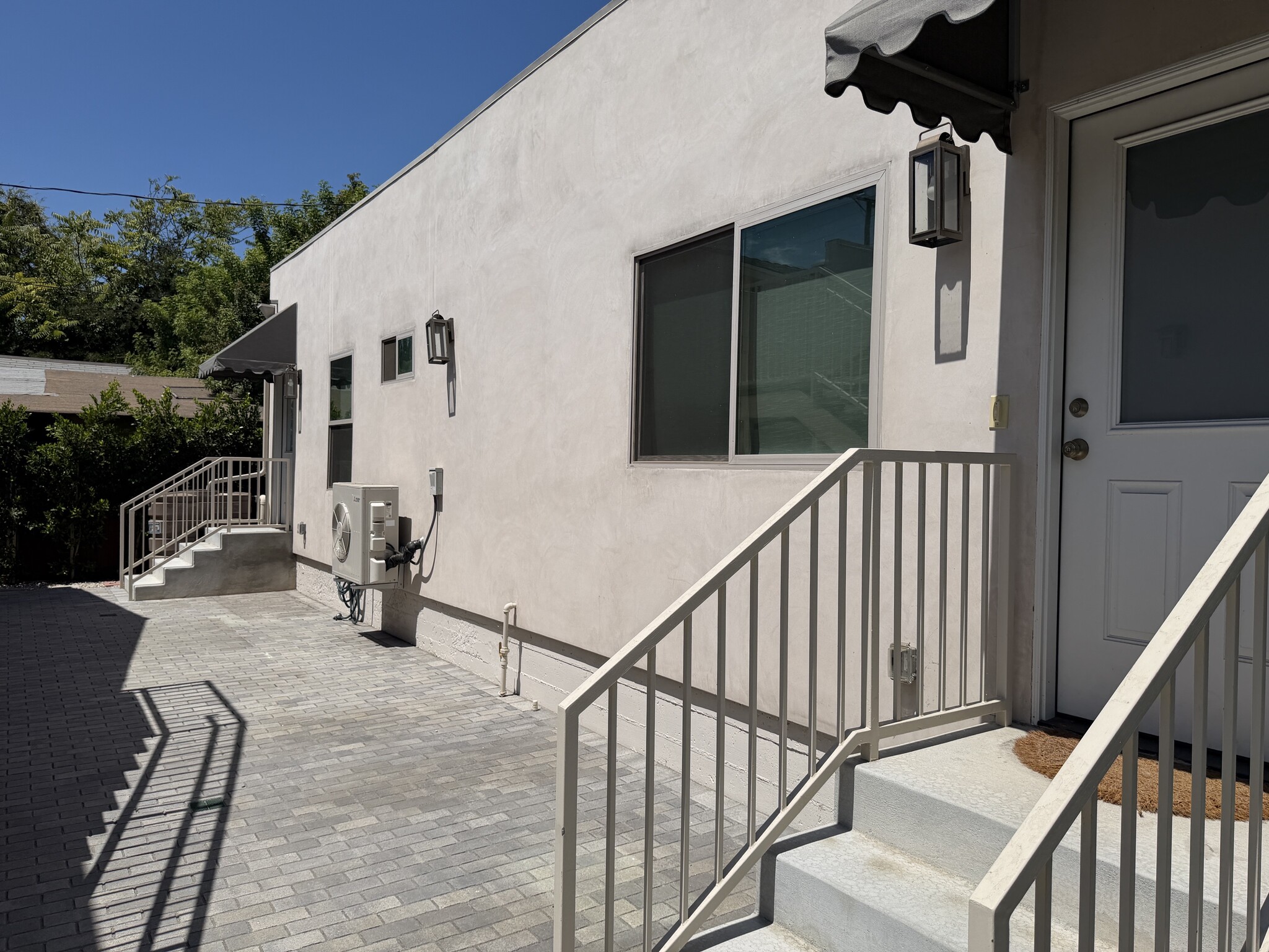 main entrance on right, additional master access in rear left - 4131 Chevy Chase Dr
