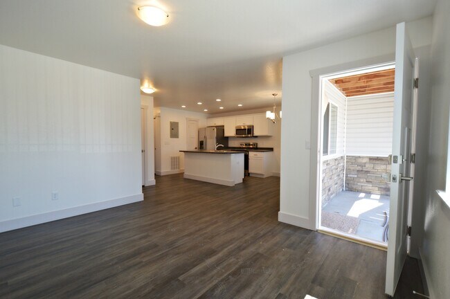 Building Photo - 100 Parkview Ct