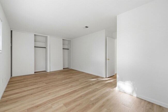 Building Photo - Spacious 4-bedroom 2-Bath in Desirable Area in Walnut Creek!