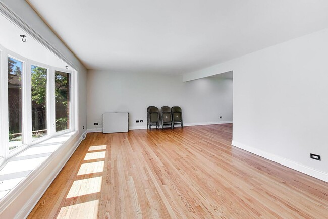 Building Photo - 1526 Carrol Ct