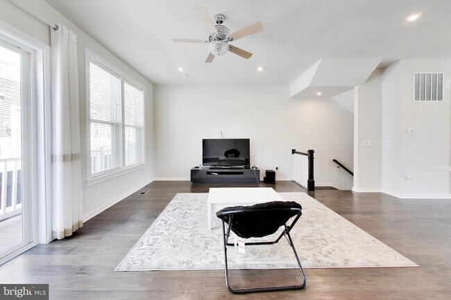 Building Photo - 16212 Bushwick Pl