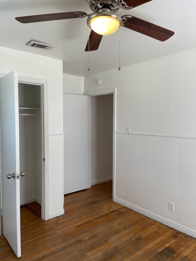 Building Photo - Available Now! *Pet Restrictions* 3 Bedroom/1 Bathroom in Temple