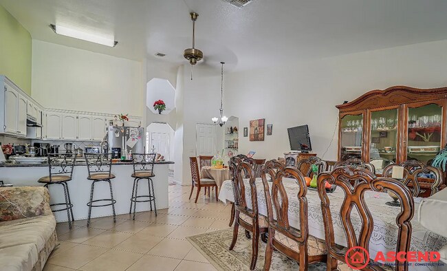Building Photo - Spacious 5BD/2BA Home in Bakersfield's 93312 — Pool, Solar & Small Pets Welcome!