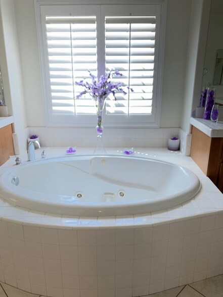 Building Photo - 8418 Lourenco Ln