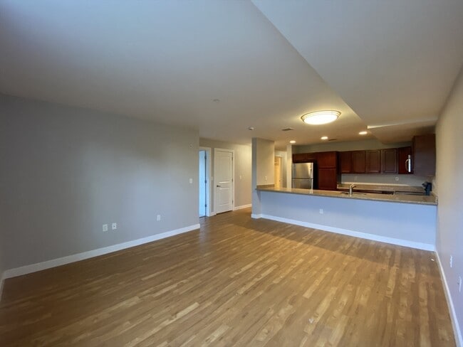 Building Photo - 20 Pond St