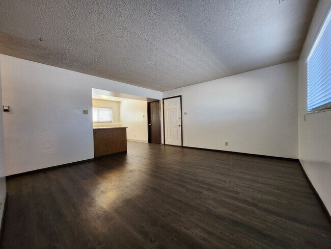 Building Photo - 2103 Chautard Dr