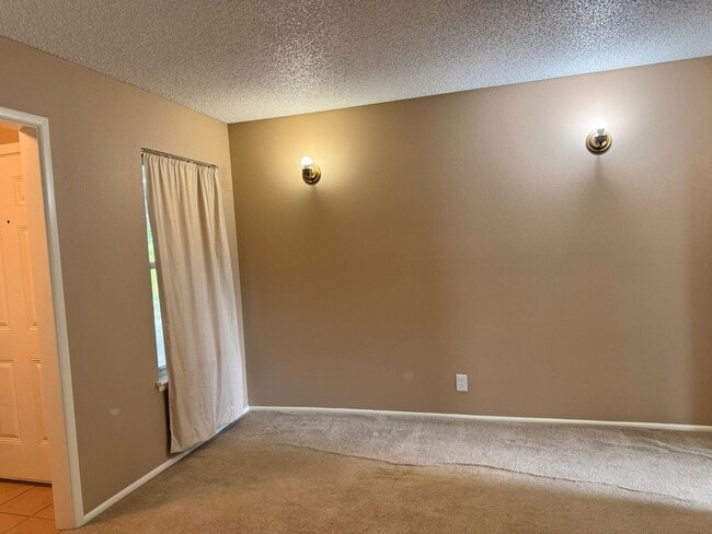Building Photo - 102 Dalewood Dr