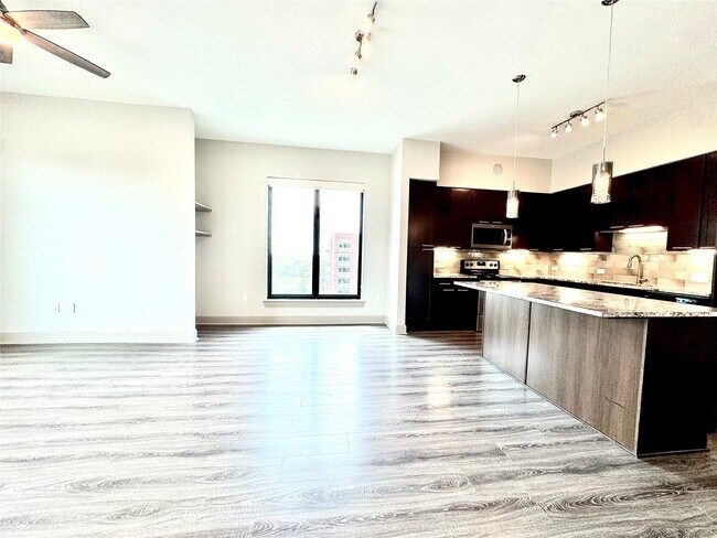 Building Photo - 9787 Katy Fwy