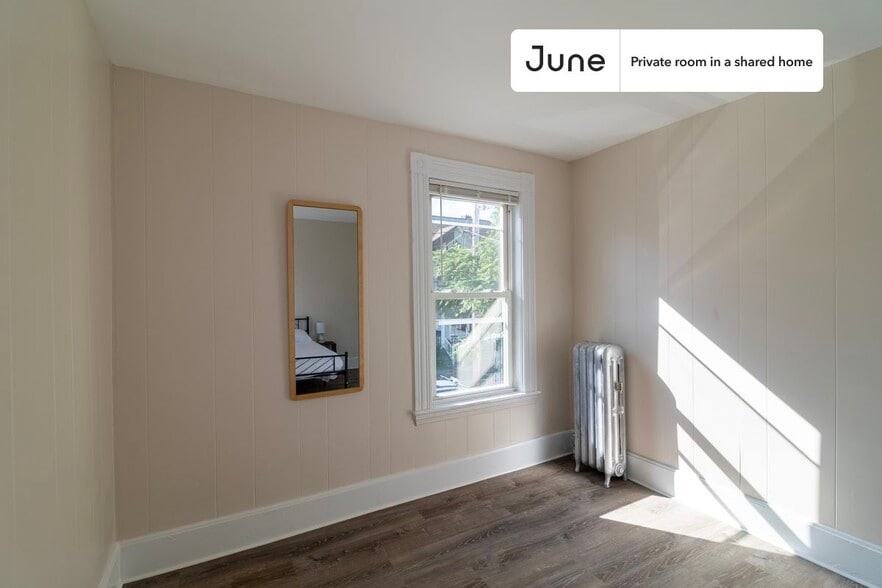 Building Photo - Room in Shared 7 bed/2 bath home in Allston