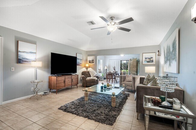 Building Photo - 6403 Eastpointe Pines St