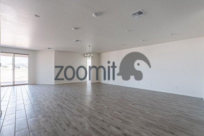 Building Photo - Coming Soon  Mid May 2026!- 4bdrm 3bath - 1 acre horse property