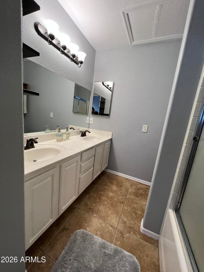 Building Photo - 255 S Kyrene Rd