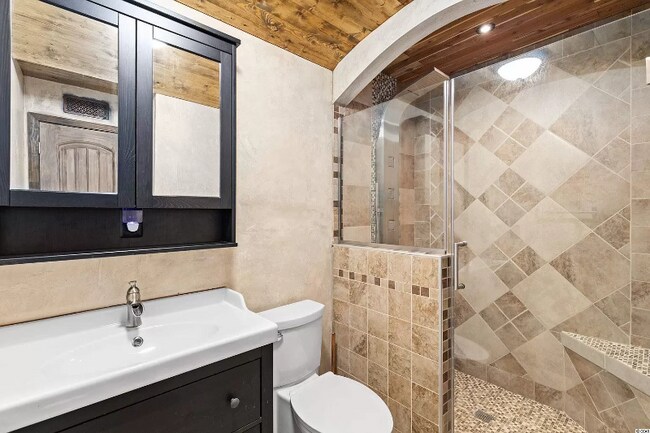 Building Photo - 2005 Greens Blvd