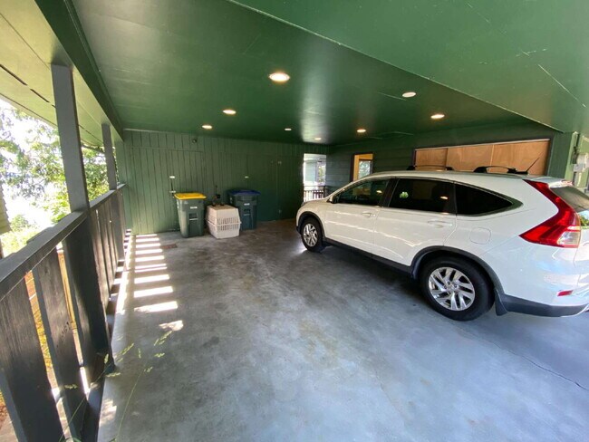 Building Photo - Spacious 5-Bedroom Home with Stunning View...