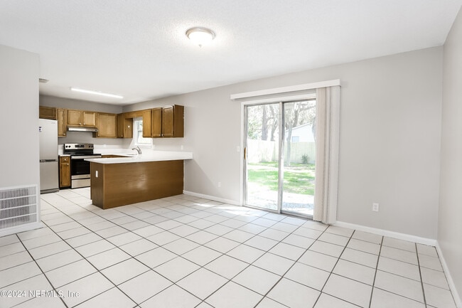 Building Photo - 2065 Chelwood Ct