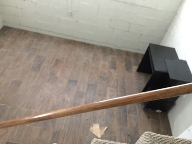 Building Photo - 3 bedrooms 2 bathrooms 1 car carport