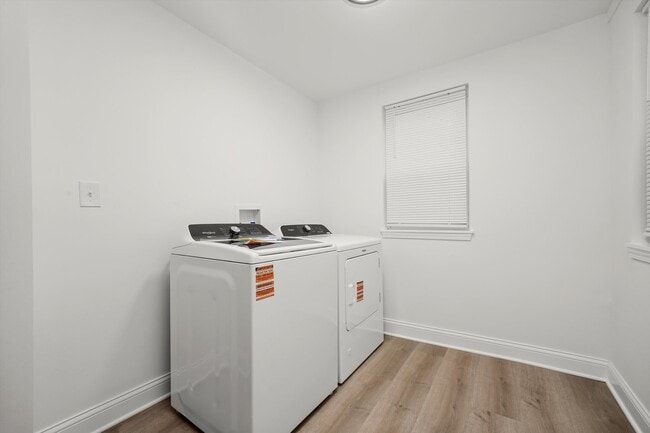 Building Photo - 2721 S Pulaski Rd