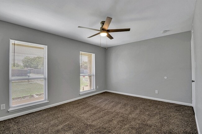 Building Photo - 401 S Cannady Dr
