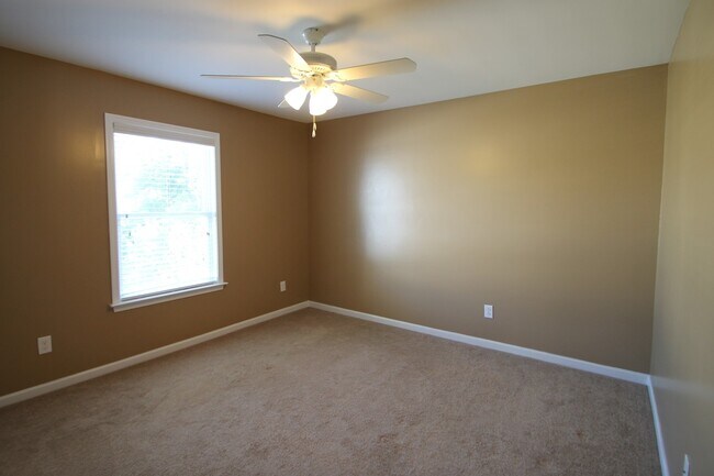 Building Photo - 1112 Jasmine Dr