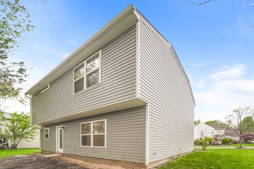Building Photo - 8412 4 Sisters Ln