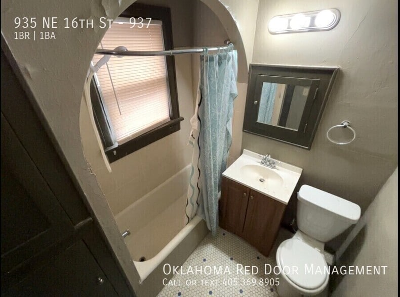 Building Photo - 935 NE 16th St