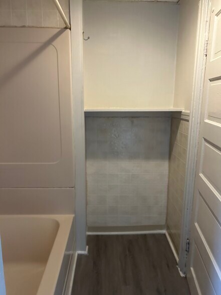 Building Photo - 808 E Morton St