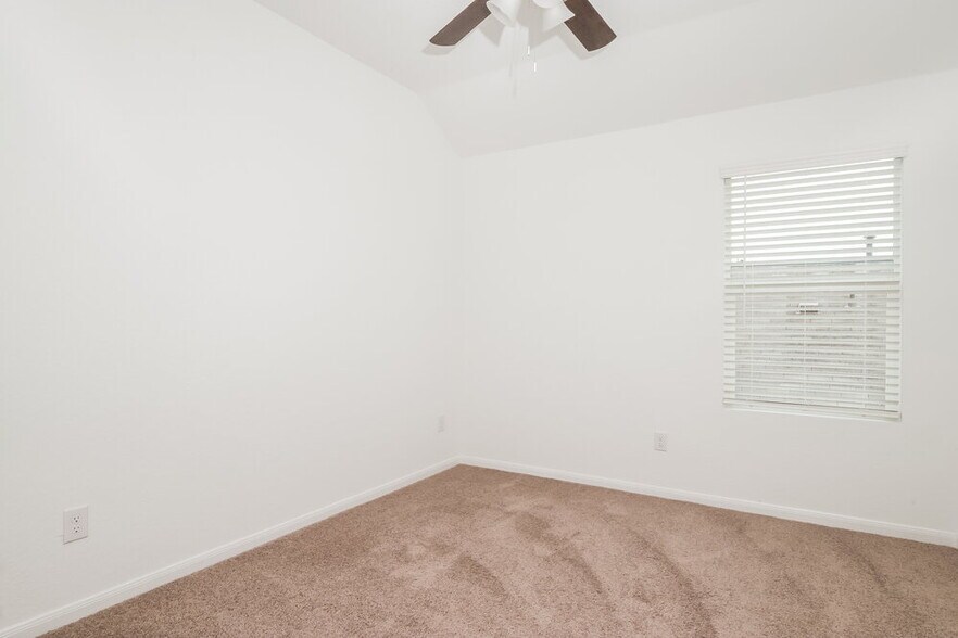 Building Photo - 15035 Nettleton Ml