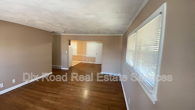 Building Photo - 921 Millikin St