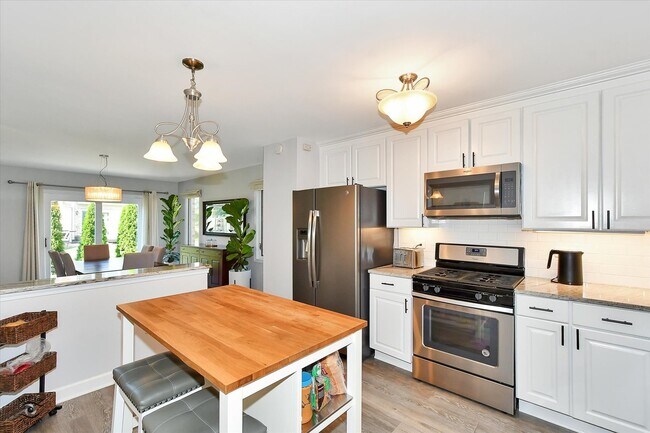 Building Photo - 17323 Lakebrook Dr
