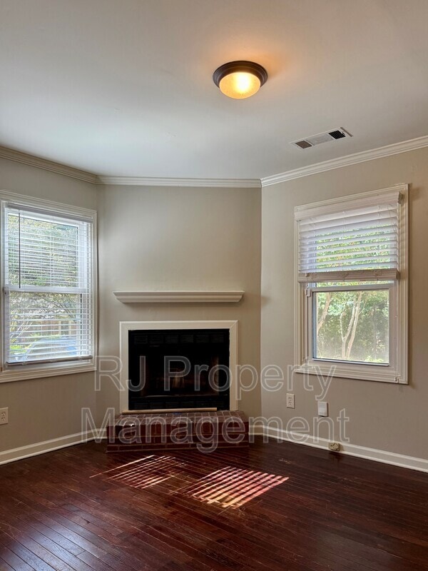 Building Photo - 2888 Midland Ave