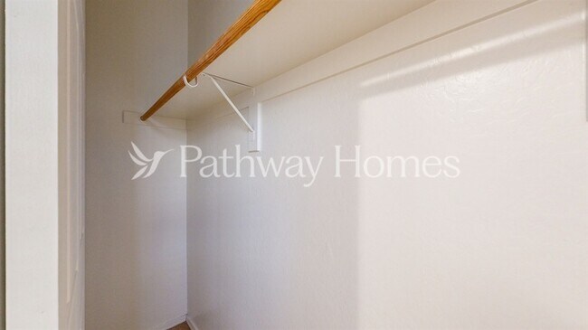 Building Photo - 43448 Askew Dr