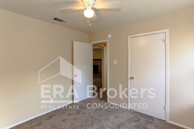 Building Photo - 4903 Ridge Haven