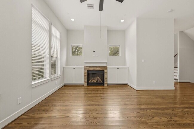 Building Photo - 2441 Charleston St