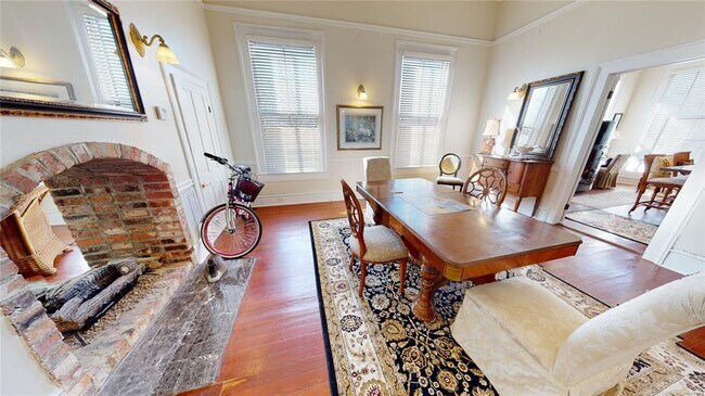 Building Photo - 648 Clayton St