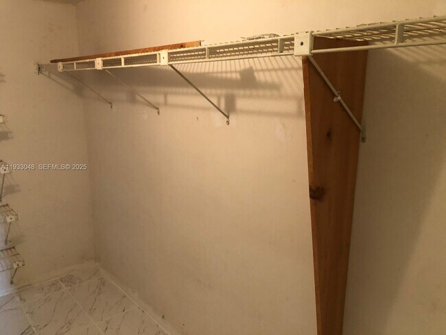 Building Photo - 555 NE 123rd St