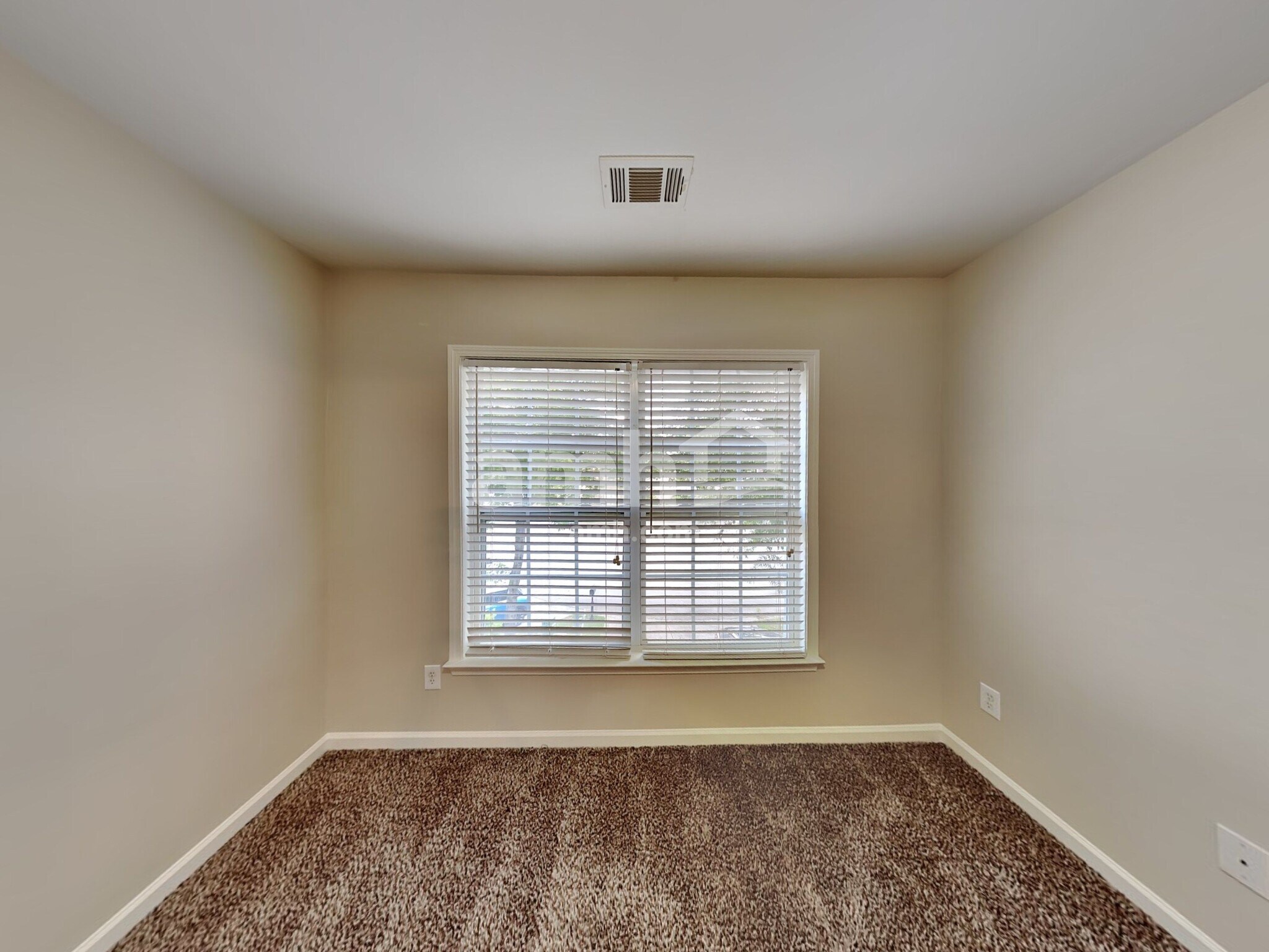 Building Photo - 5 Horseshoe Ln