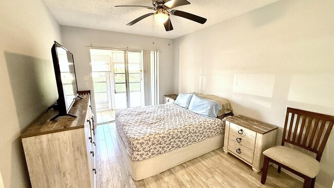 Building Photo - 281 Tilford N