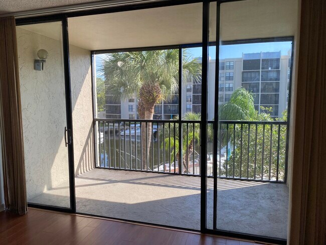 Building Photo - 11 Royal Palm Way