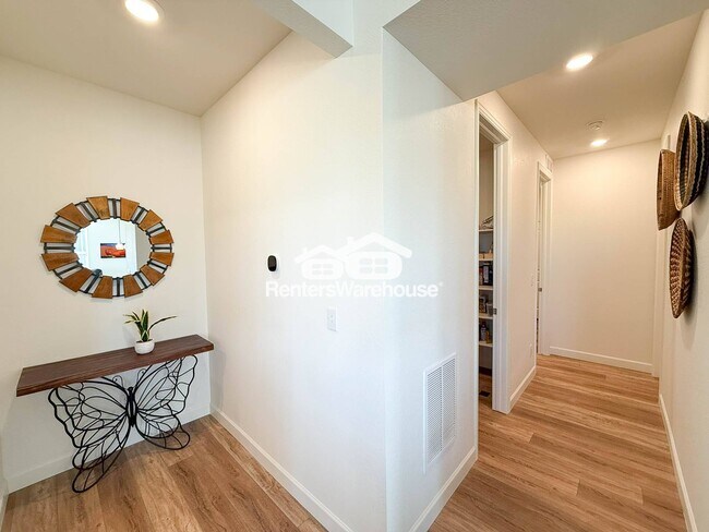 Building Photo - 17213 W 93rd Pl