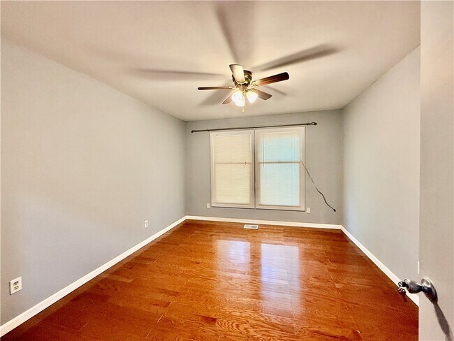 Building Photo - 20 Annette Ln