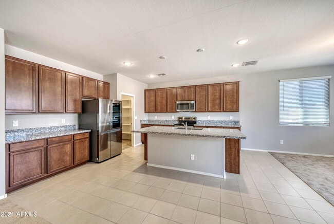 Building Photo - 8410 W Palmaire Ave