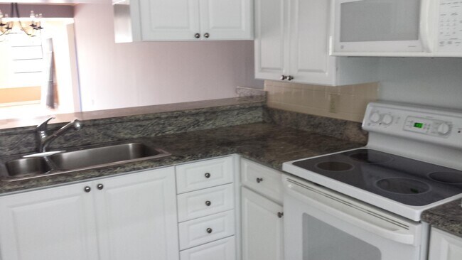 Building Photo - 3540 Whitehall Dr