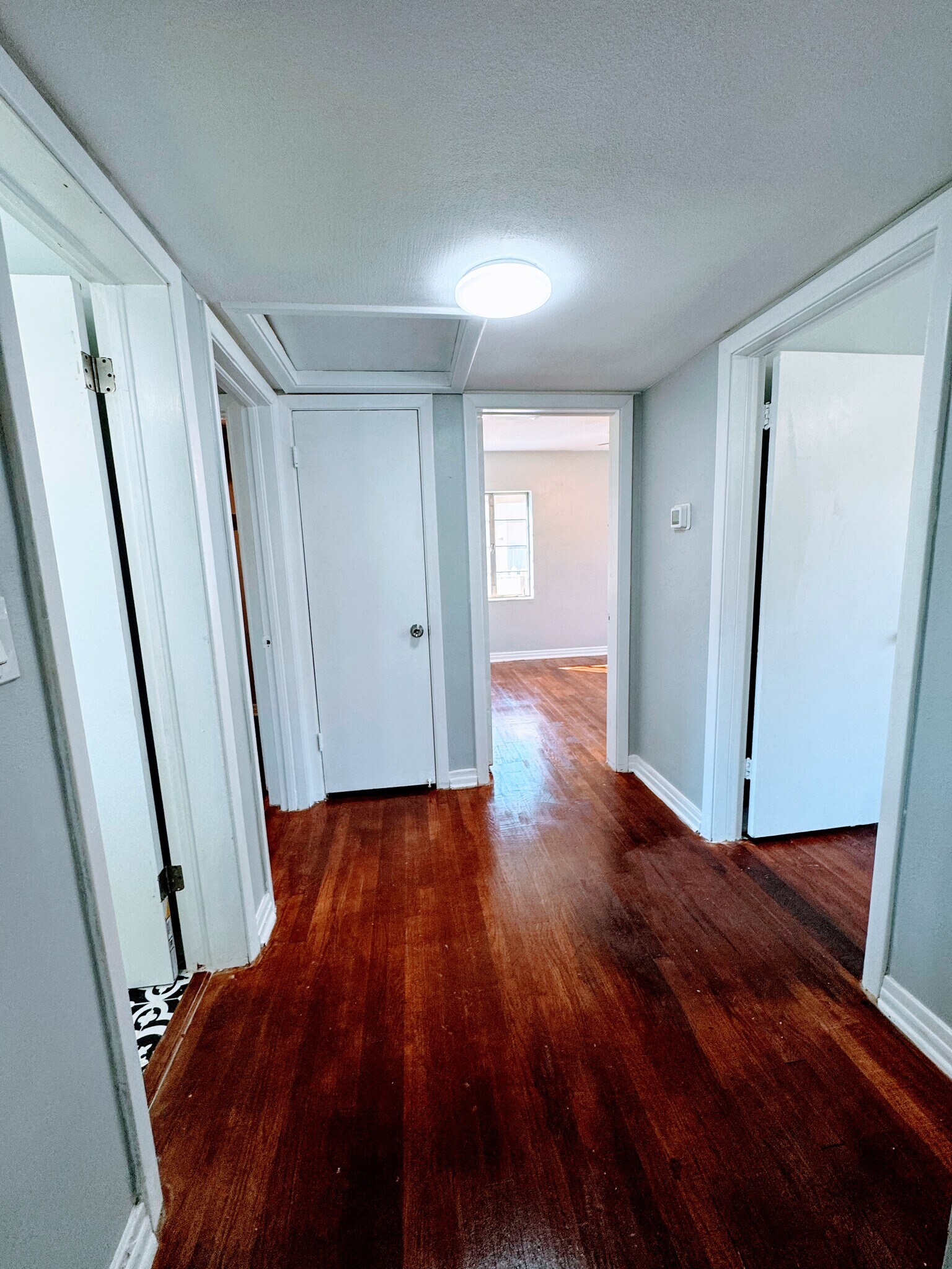 Building Photo - 747 Moravon Ave