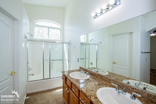Building Photo - Beautiful Two-Story 3Bdm 2.5Ba Rowhome Nes...