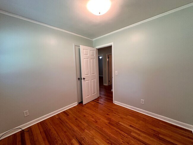 Building Photo - 3221 Foxhall Rd