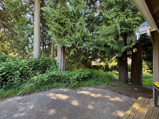 Building Photo - 3 Bedroom, 3 Bathroom House - Walking distance to the beach