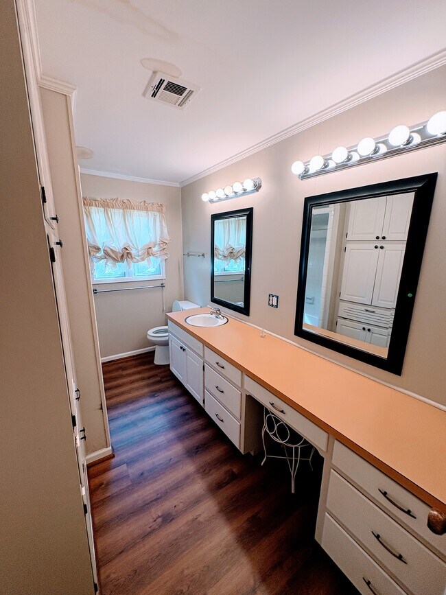 Building Photo - 189 Pinmar Ln