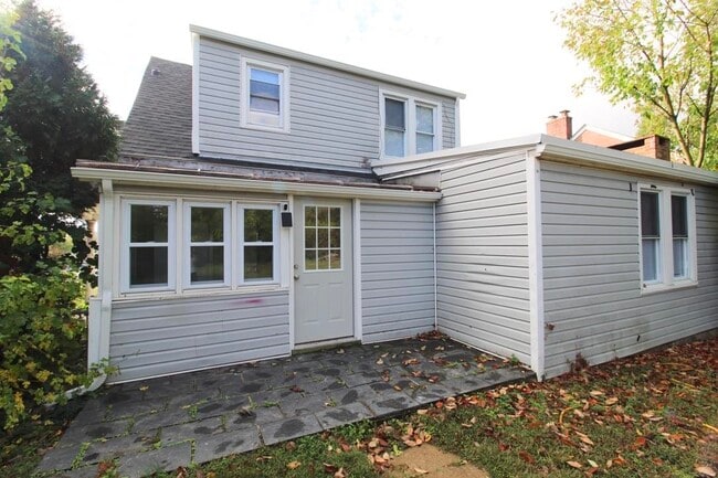 Building Photo - 805 S High St