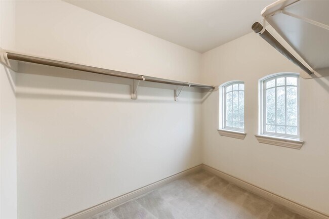 Building Photo - 9634 Lansing Meadows Dr