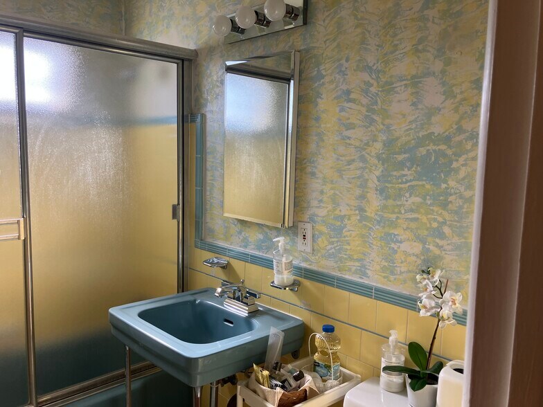 Building Photo - 834 12th St